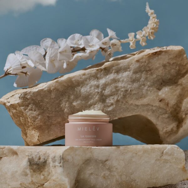 La Roseraie 24h Antioxidant Face Cream 50ml - Image 3