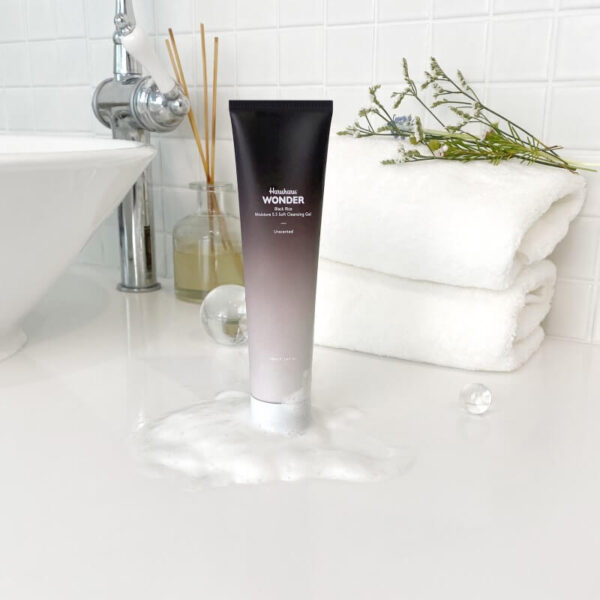 Black rice moisture 5.5 soft cleansing gel 100ml - Image 3